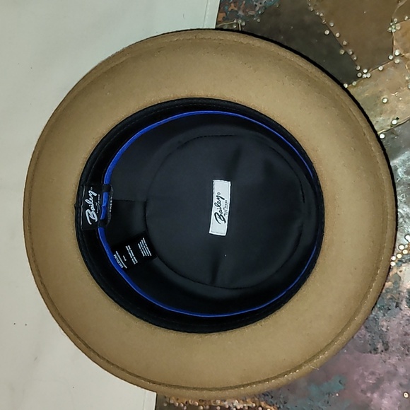 Bailey of Hollywood. 💯 Wool. Breed Model. Never-worn. Men's size Medium - Picture 11 of 15